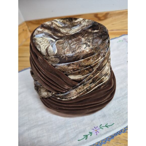 Vintage 1940s Ladies Turban Style Hat Golden Feather Pattern/ Velvet Famous Barr main image 7